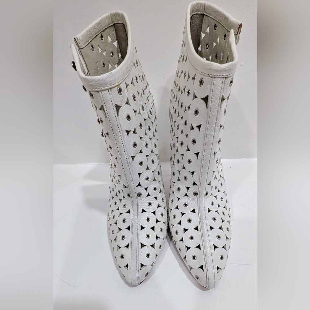 Alaia White Leather Laser Cut Heeled Boots with Grommets - Picture 4 of 10